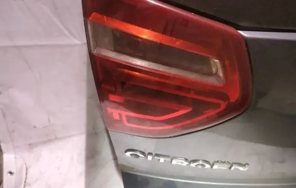 Citroen C4 I Picasso Tailgate rear/tail lights