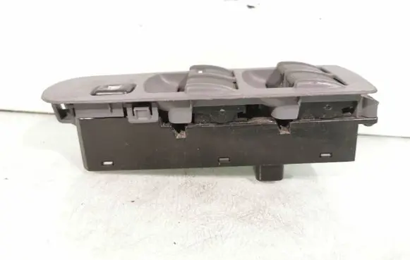 Mitsubishi Colt Electric window control switch C8DD366M 2744D1 MR587474