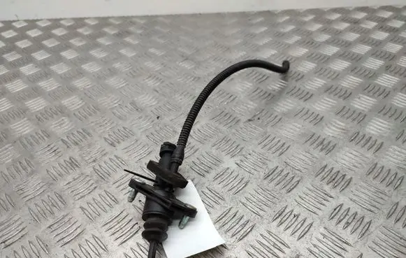 Opel Meriva A Clutch master cylinder 13112244