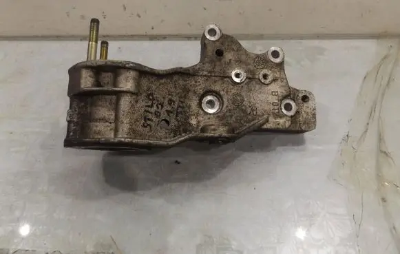 Fiat Stilo Engine mounting bracket