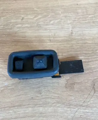 BMW 5 E28 Wing mirror switch 1363459