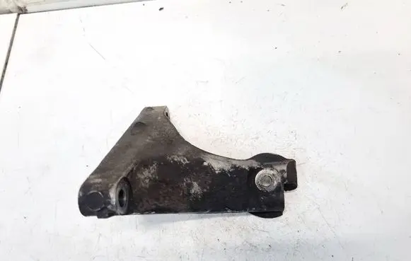 Subaru Legacy Engine mounting bracket