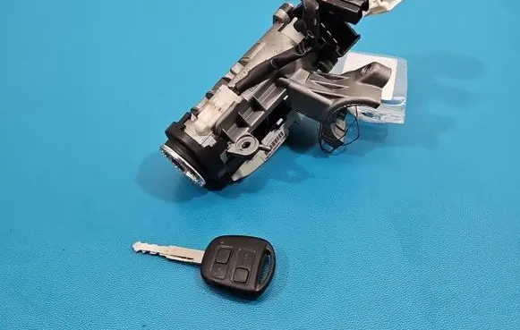 Toyota Avensis T220 Ignition lock 73653512 IMPRK1544500