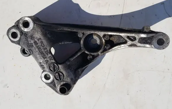 Peugeot 508 A/C compressor mount bracket V75807818001