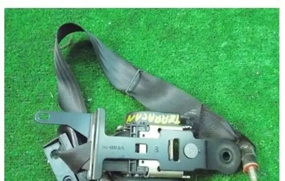 Hyundai Terracan Front seatbelt
