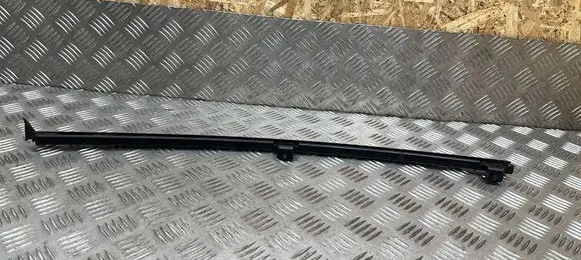 Toyota RAV 4 (XA40) Rear door windshield rail