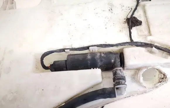 BMW 5 F10 F11 Headlight washer pump