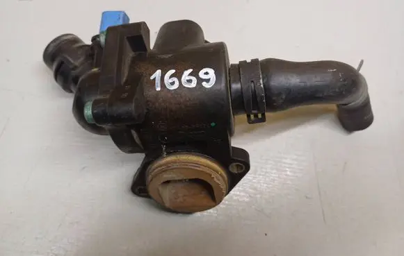 Audi A4 S4 B7 8E 8H Thermostat/thermostat housing 06B121111G