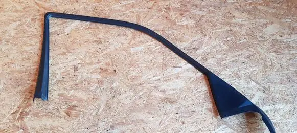 Mercedes-Benz C W202 Front door glass trim molding 2027250171 13771000 PA6GF15