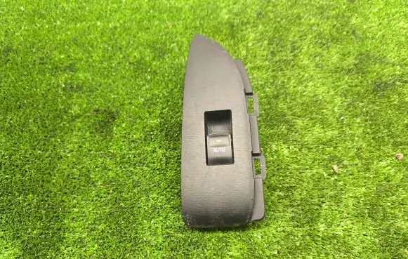Toyota Prius (XW30) Electric window control switch 7427247060