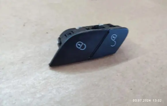 Mercedes-Benz ML W164 Central locking switch button A2518201010