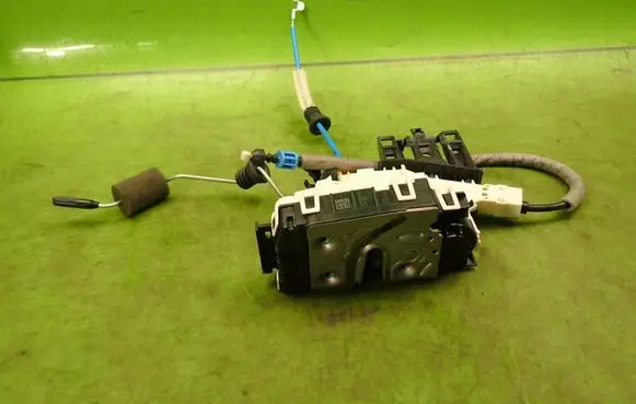 Infiniti Q30 Front door lock A0997202201