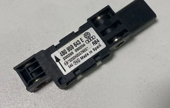 Audi A3 S3 8P Airbag deployment crash/impact sensor 4B0959643E