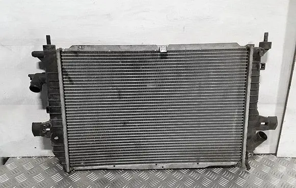 Opel Insignia A Coolant radiator 6311501E