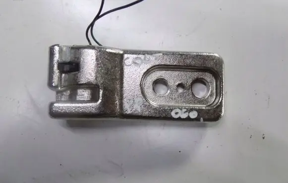 Mitsubishi Colt Tailgate/trunk/boot hinge