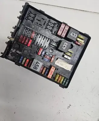 Volkswagen Golf V Fuse module 7867661 01394932 22116499