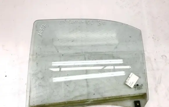 KIA Sorento Rear door window glass