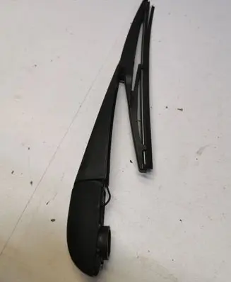 Rear wiper blade arm