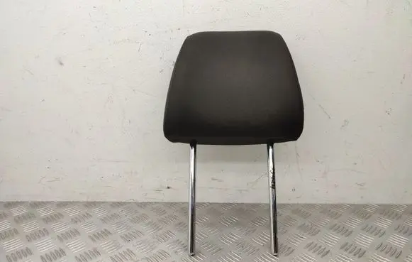 Volkswagen Tiguan Front seat headrest 