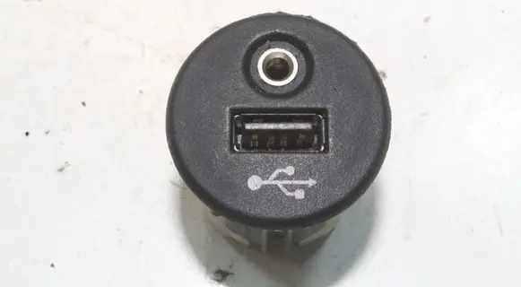 Nissan Juke I F15 AUX in-socket connector 28023BH00A