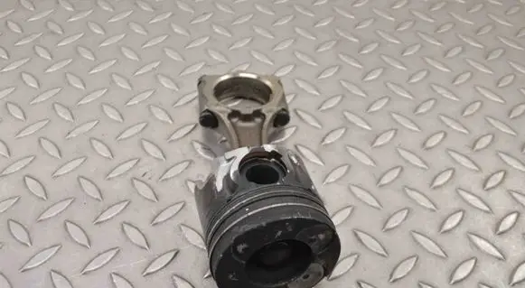 Opel Astra J Piston 