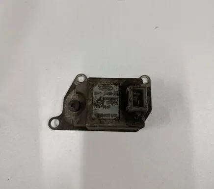 Ford Mondeo Mk III Ignition amplifier control unit 93AB12A019 93AB12A019AB 0310025012