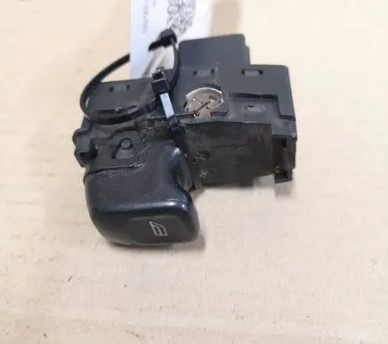 Volvo V70 Electric window control switch 8685288
