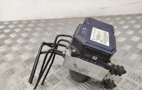 Volkswagen PASSAT B7 ABS Pump 3AA614109AC