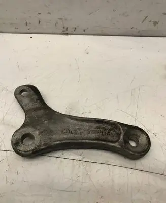 BMW 5 E60 E61 Sway bar bush bracket, front 6758527