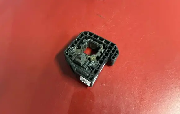 Radiator mount bracket