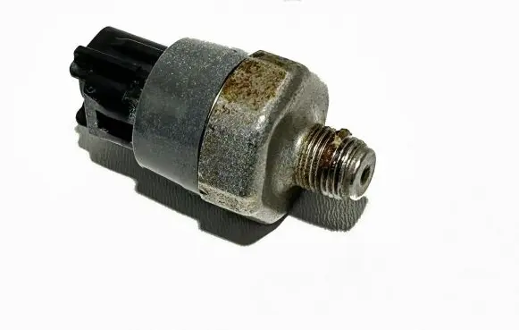 Toyota C-HR I Oil pressure sensor 8353012060 17747