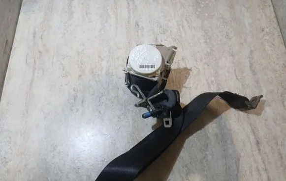 Ford S-MAX Middle seatbelt (rear) 611B68N