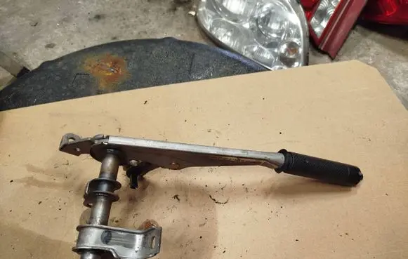 Suzuki Forenza Handbrake/parking brake lever assembly 5L21A