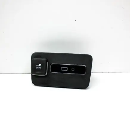 Alfa Romeo Giulia USB socket connector 01561182090