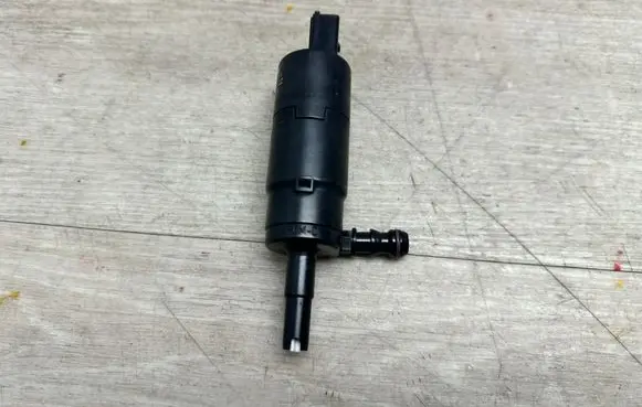 Porsche Cayenne (92A) Headlight washer pump 3B7955681 95862450200