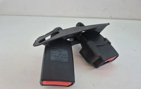 Audi A4 S4 B8 8K Rear seatbelt buckle 8K0857739B
