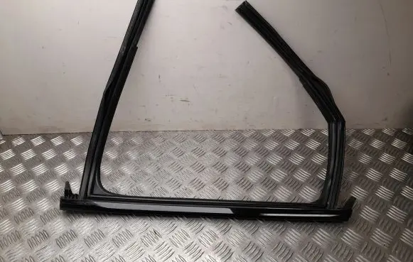 Audi A4 S4 B9 Rear door window/glass frame 18052