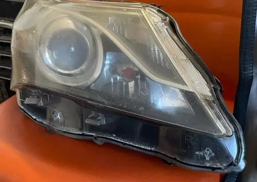 Toyota Avensis T270 Headlight/headlamp