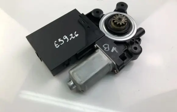 Volvo S40 Front door window regulator motor 979037100