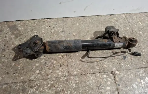 Lexus RX 450H Rear shock absorber/damper 4853048392
