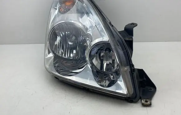 Toyota Corolla Verso AR10 Headlight/headlamp