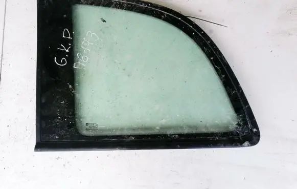 Opel Zafira A Rear side window