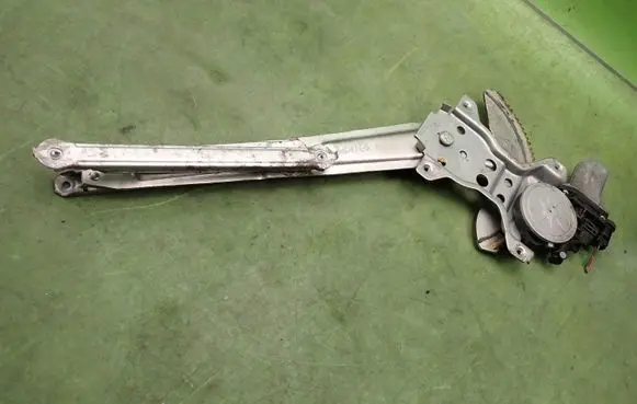 Suzuki SX4 Front door window regulator with motor 8353063J00