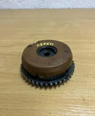 BMW 5 F10 F11 Camshaft 7598002 D5850