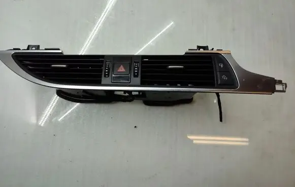 Audi A6 S6 C7 4G Dash center air vent grill 4G2820951