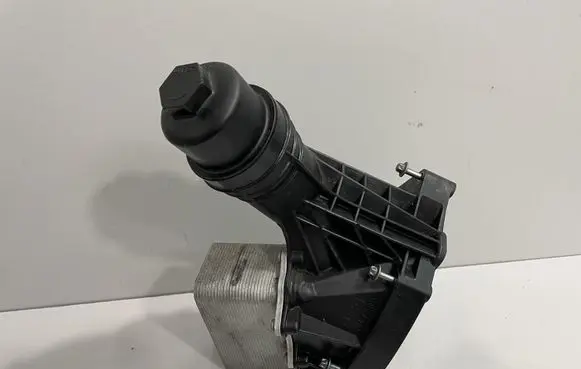 BMW 7 G11 G12 Engine oil radiator 8570063