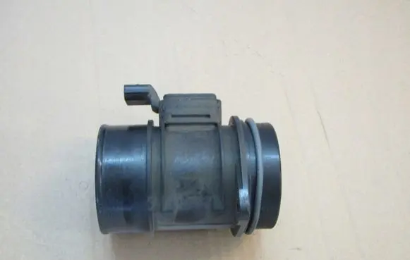 Renault Clio III Mass air flow meter 8200358901B