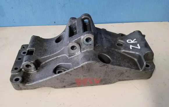 BMW 3 F30 F35 F31 Generator/alternator bracket 7619250