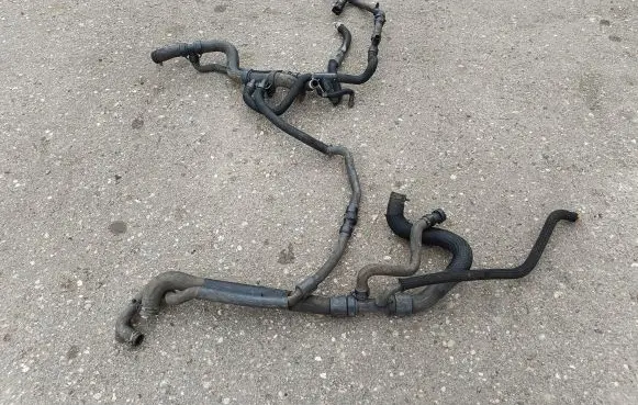 Renault Master III Engine coolant pipe/hose 212835215R