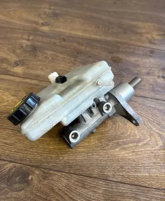 Renault Master III Brake fluid reservoir 